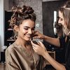 Les qualités essentielles pour réussir en tant que coiffeuse à domicile